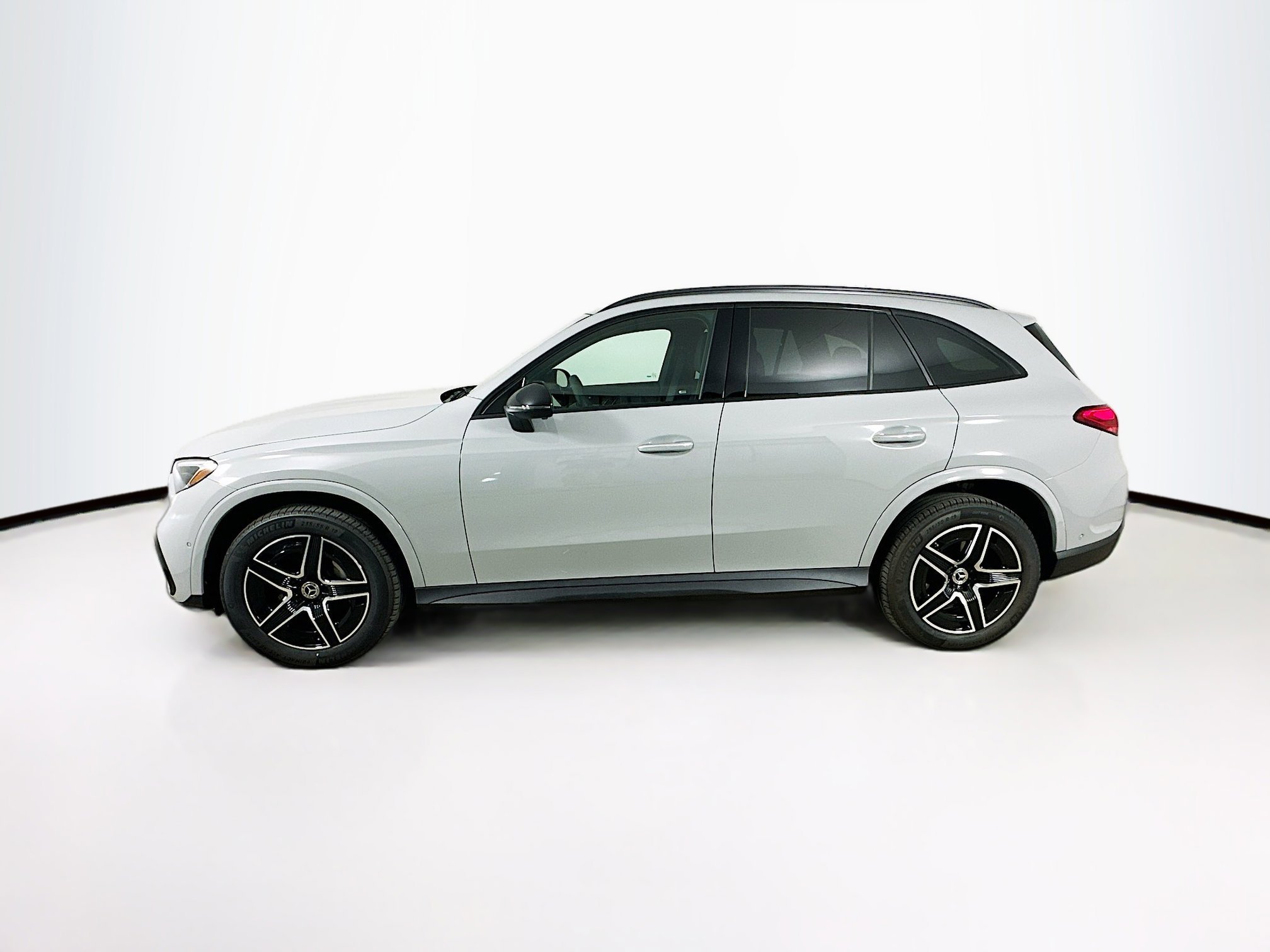 2025 Mercedes Benz GLC 300 4MATIC photo 3