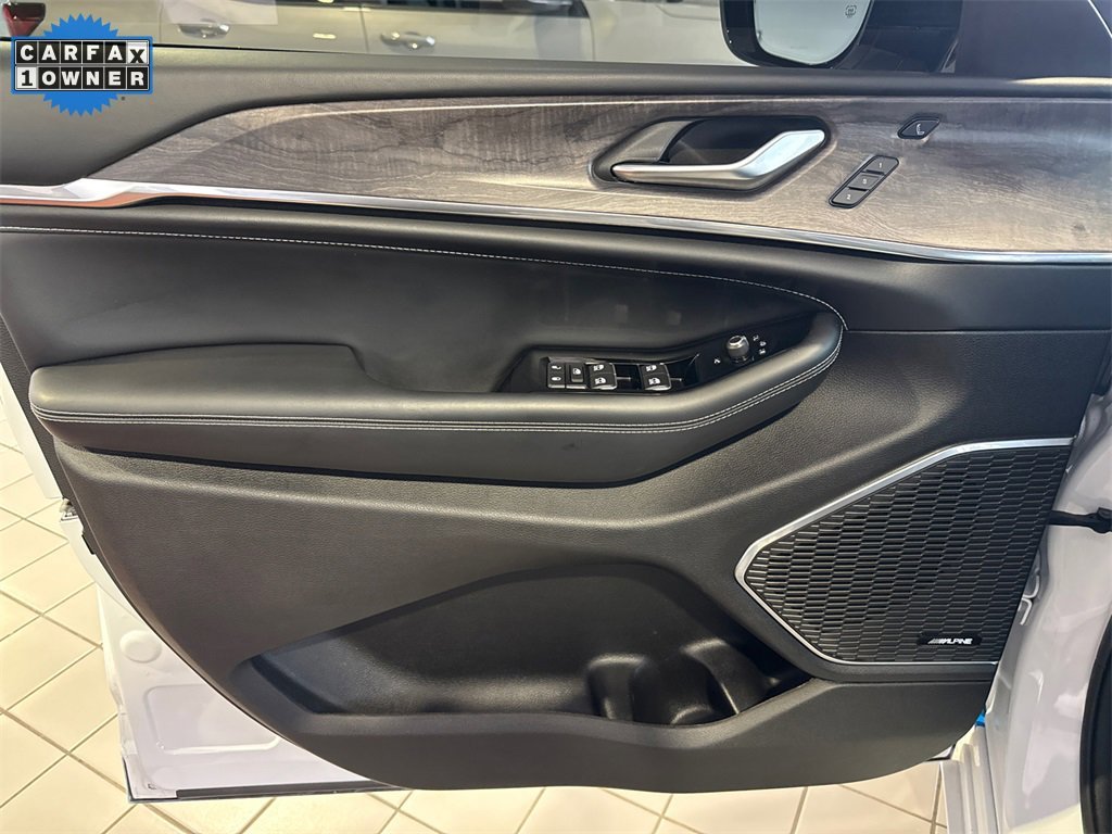 2023 JEEP GRAND CHEROKEE - Image 11