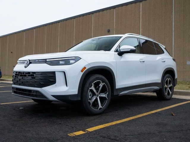 New 2026 White/off-white Volkswagen 2.0T SE image 3