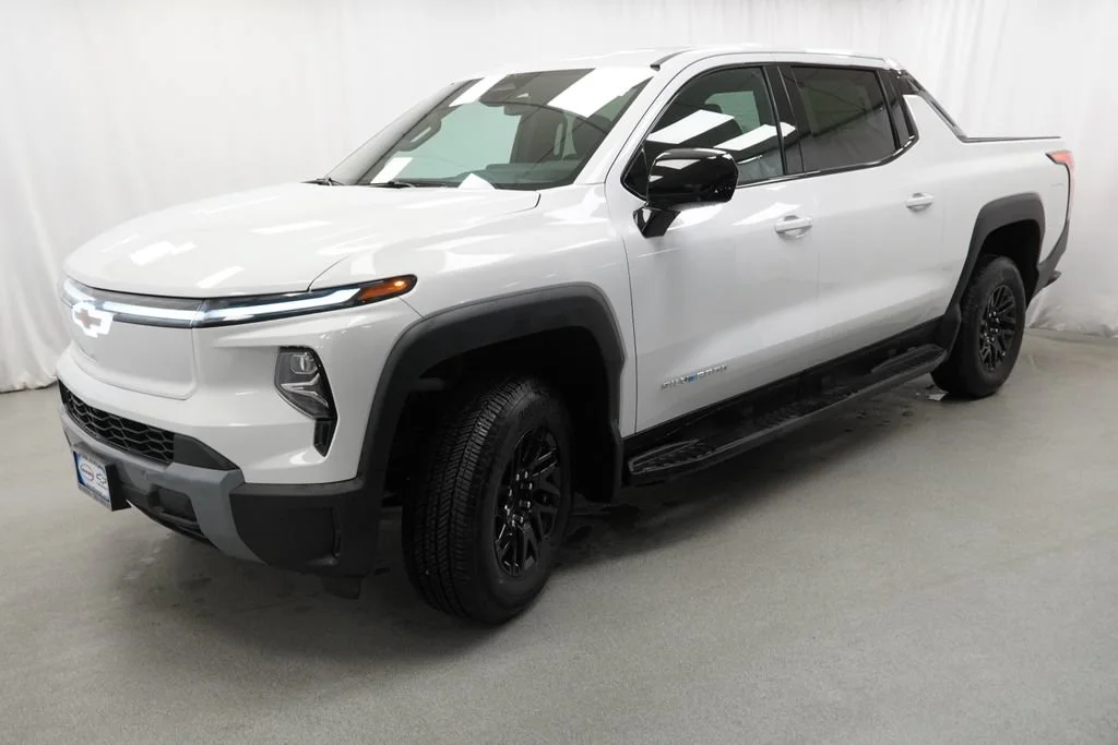 New 2026 Summit White Chevrolet LT - Extended Range image 4