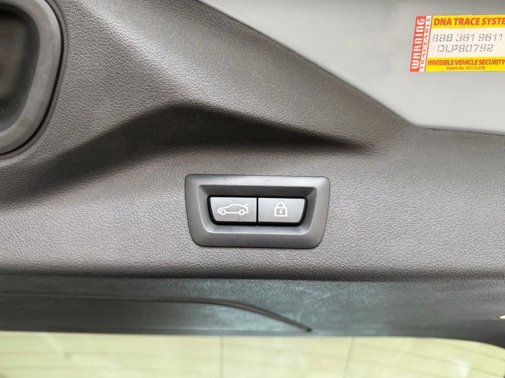 Used 2023 Gray BMW xDrive40i image 36