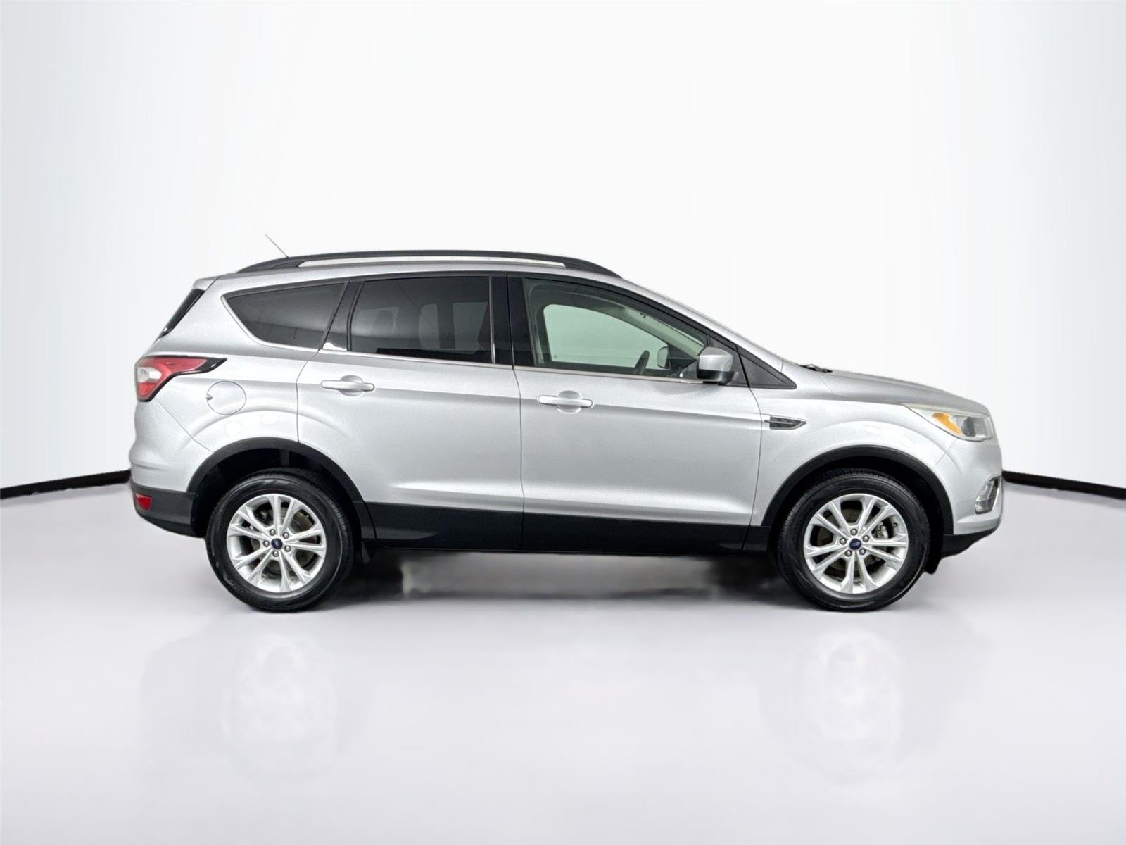 Used 2018 Ingot Silver Ford SE image 10