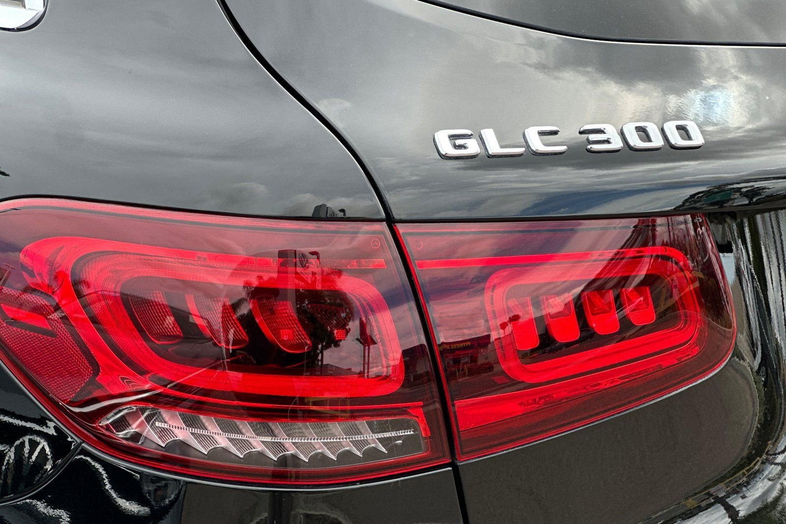 Used 2022 Black Mercedes-Benz GLC 300 image 25