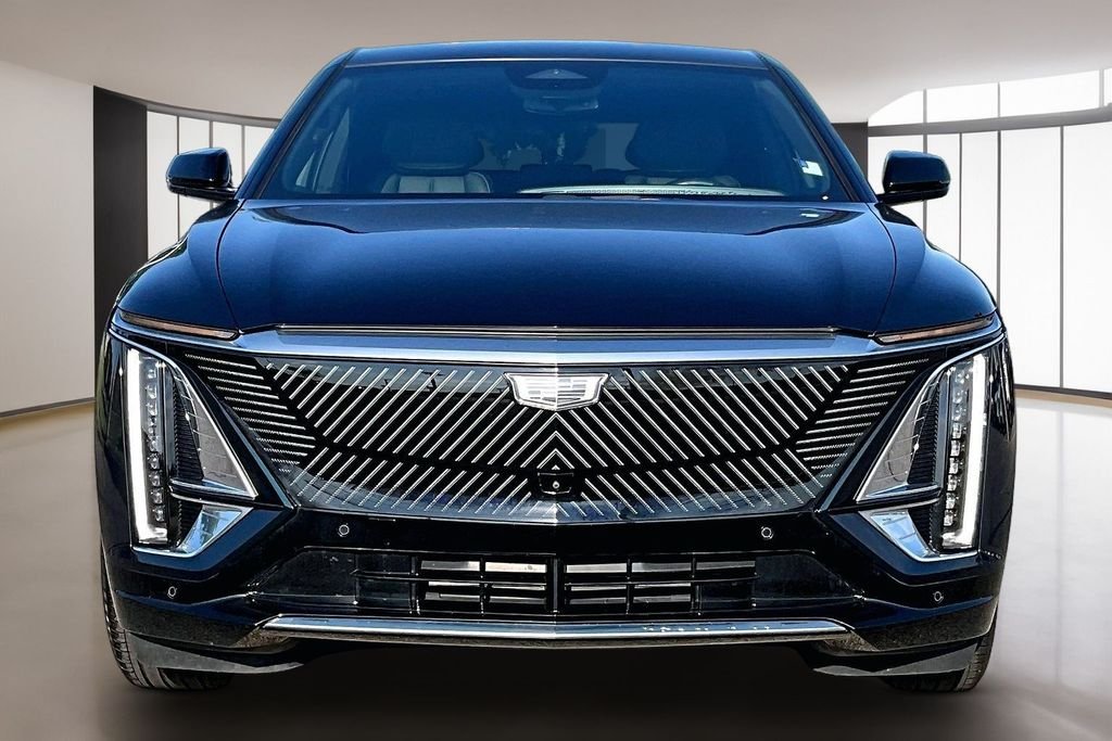 Used 2024 Green Cadillac Luxury image 3