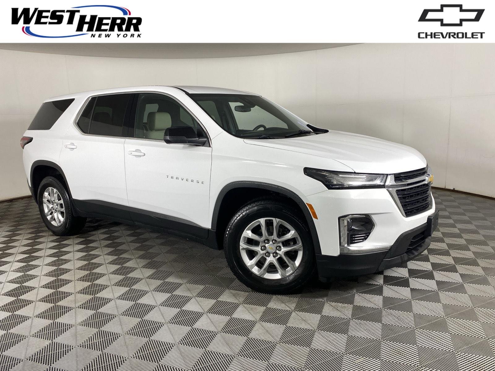 Used 2023 Wh Chevrolet  image 1