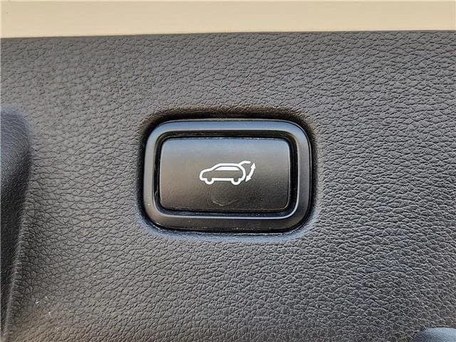 Used 2023 White KIA SX Front-Wheel Drive image 11