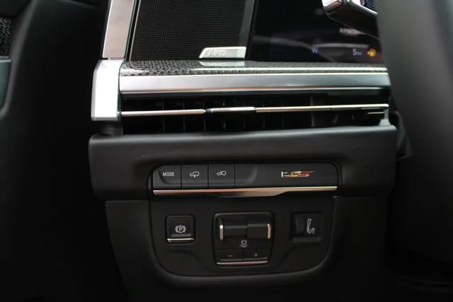 2026 Cadillac Escalade V-Series - Photo 19