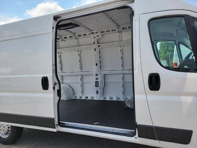 New 2026 Bright White Clearcoat RAM TRADESMAN image 9