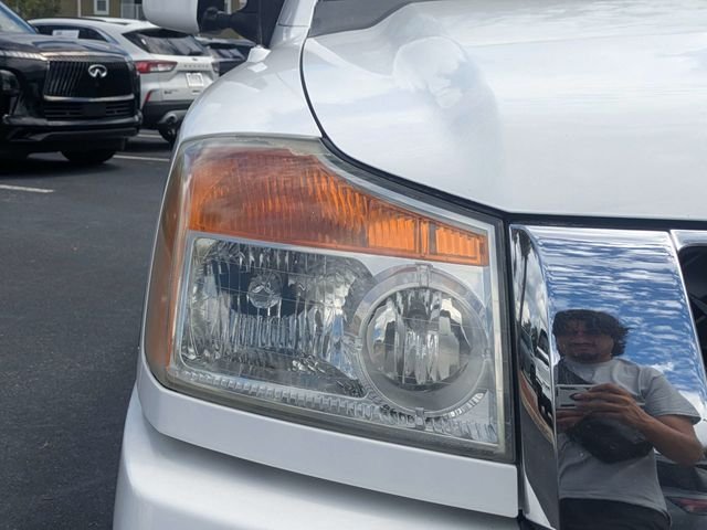 Used 2008 White Nissan SE image 9