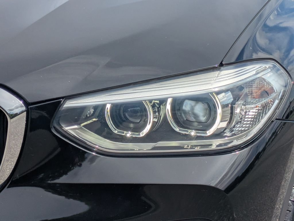 Used 2018 Black BMW xDrive30i image 9