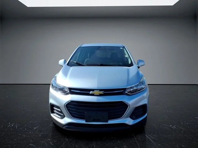 Used 2017 Silver Chevrolet LS image 7