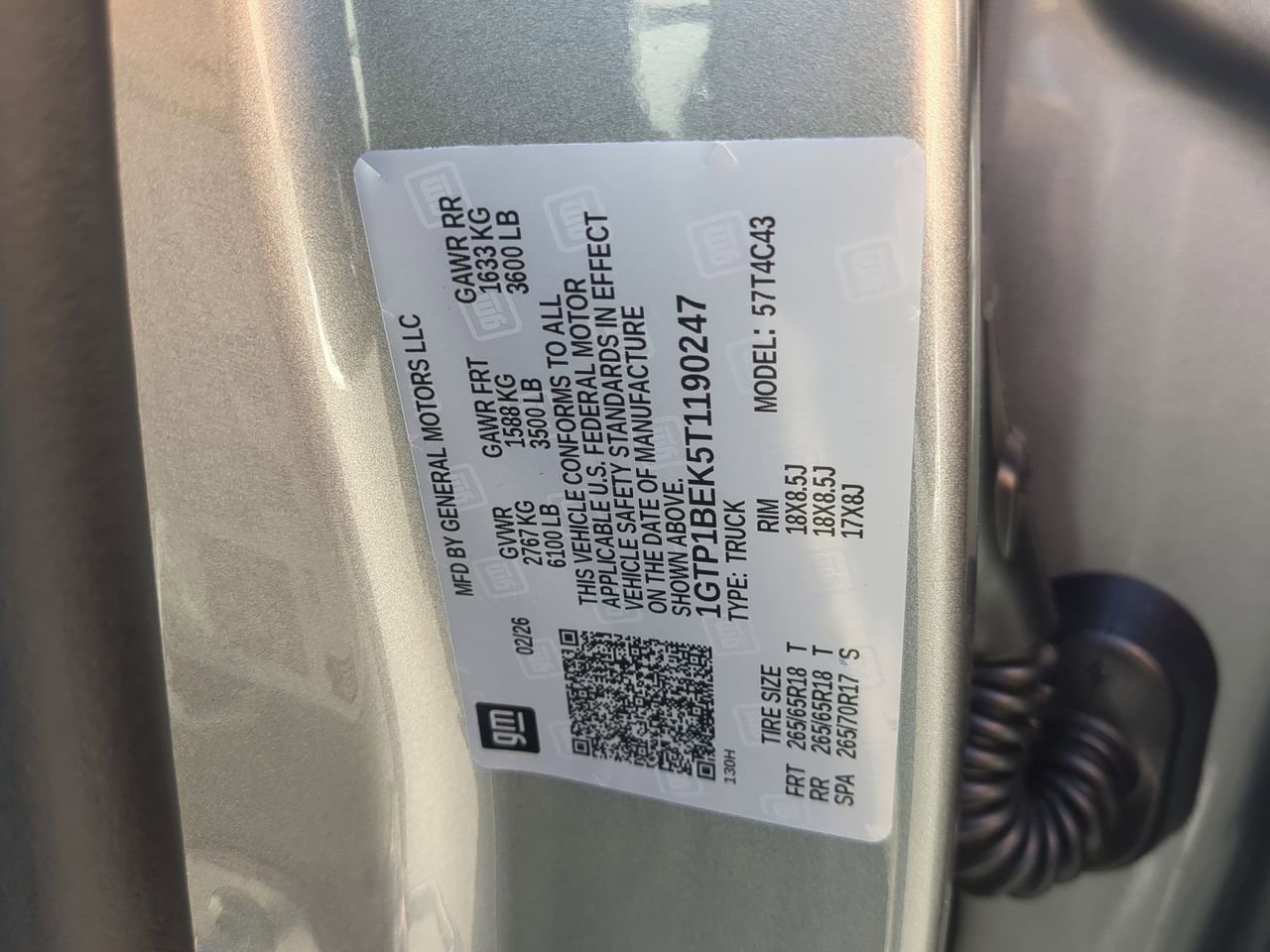 New 2026 Sterling Metallic GMC Elevation image 32
