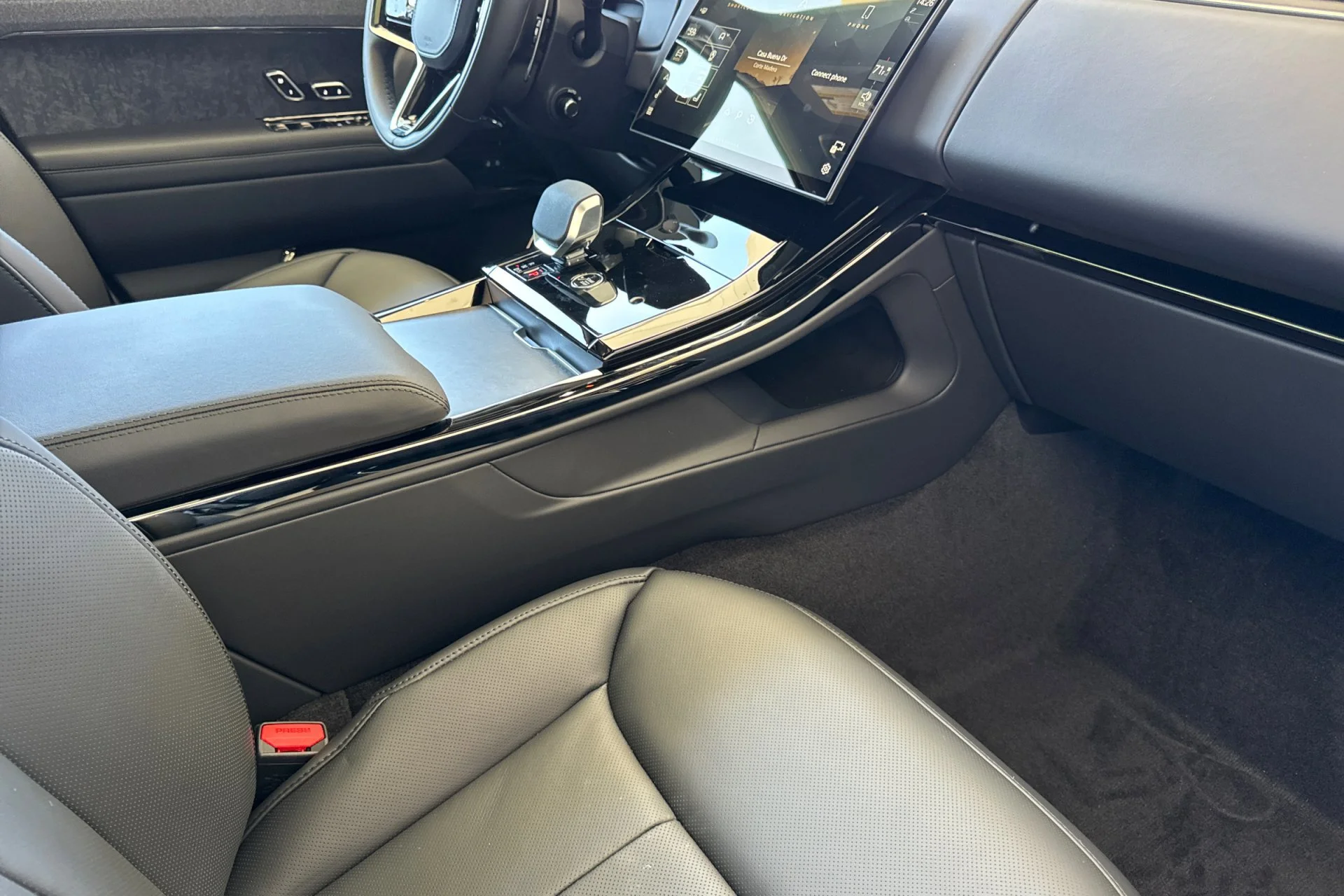 New 2026 Carpathian Grey Land Rover Dynamic SE image 18