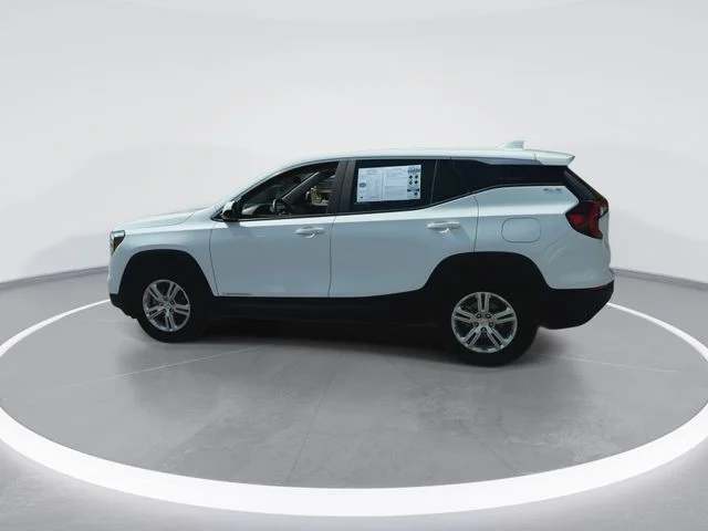 Used 2024 White GMC SLE image 6