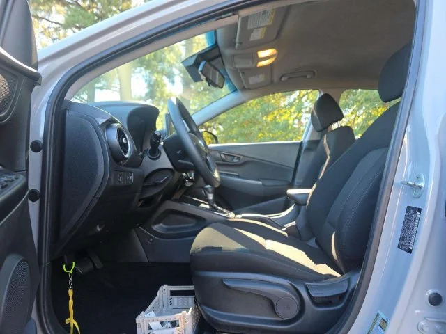 Used 2022 Silver Hyundai SEL image 5