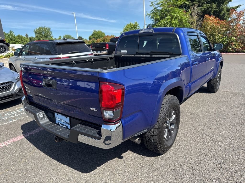 Used 2022 Blue Crush Metallic Toyota SR5 image 12