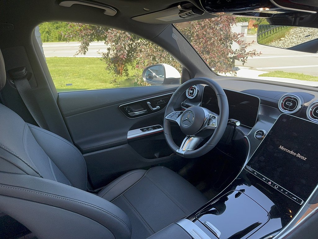 Certified Used 2026 MANUFAKTUR Moonlight White Metallic Mercedes-Benz GLC 300 4MATIC® image 11