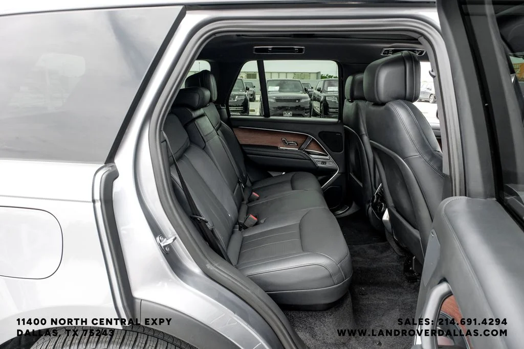 Used 2023 Grey Land Rover SE image 39