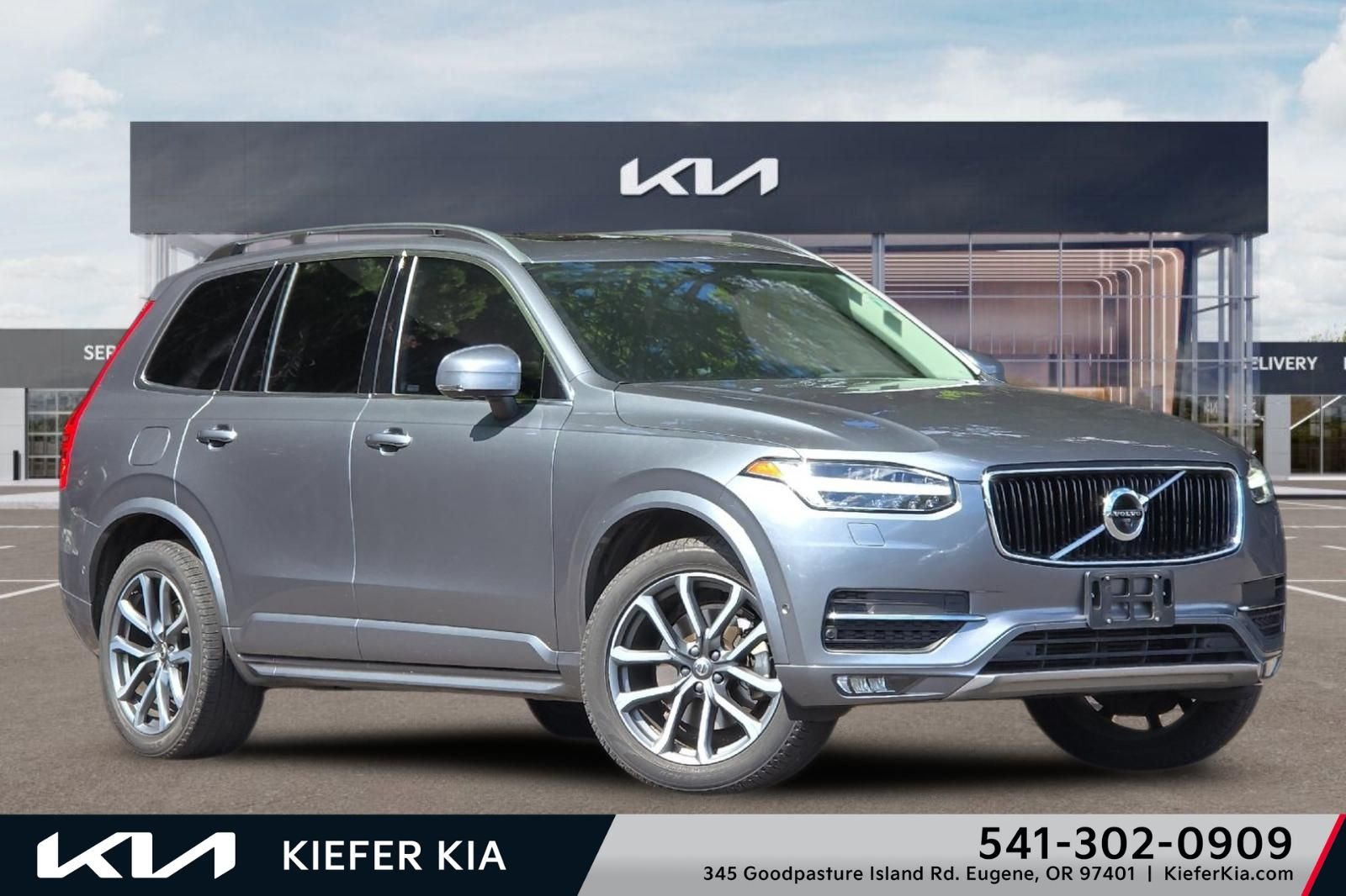 2017 Volvo XC90 T6 AWD Momentum's photo