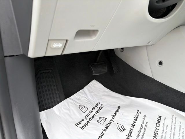 Used 2024 White Hyundai SEL image 30