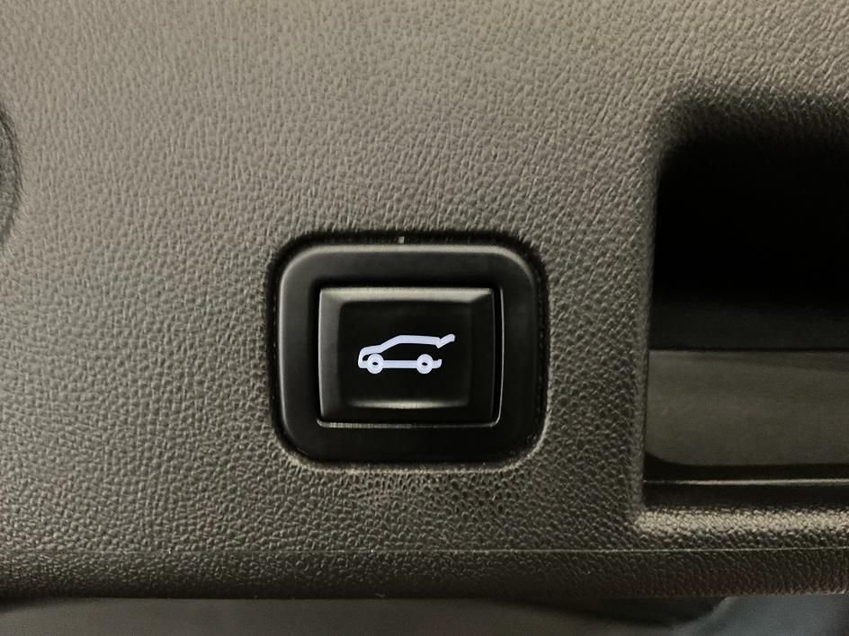 Used 2022 Red Chevrolet LT image 17