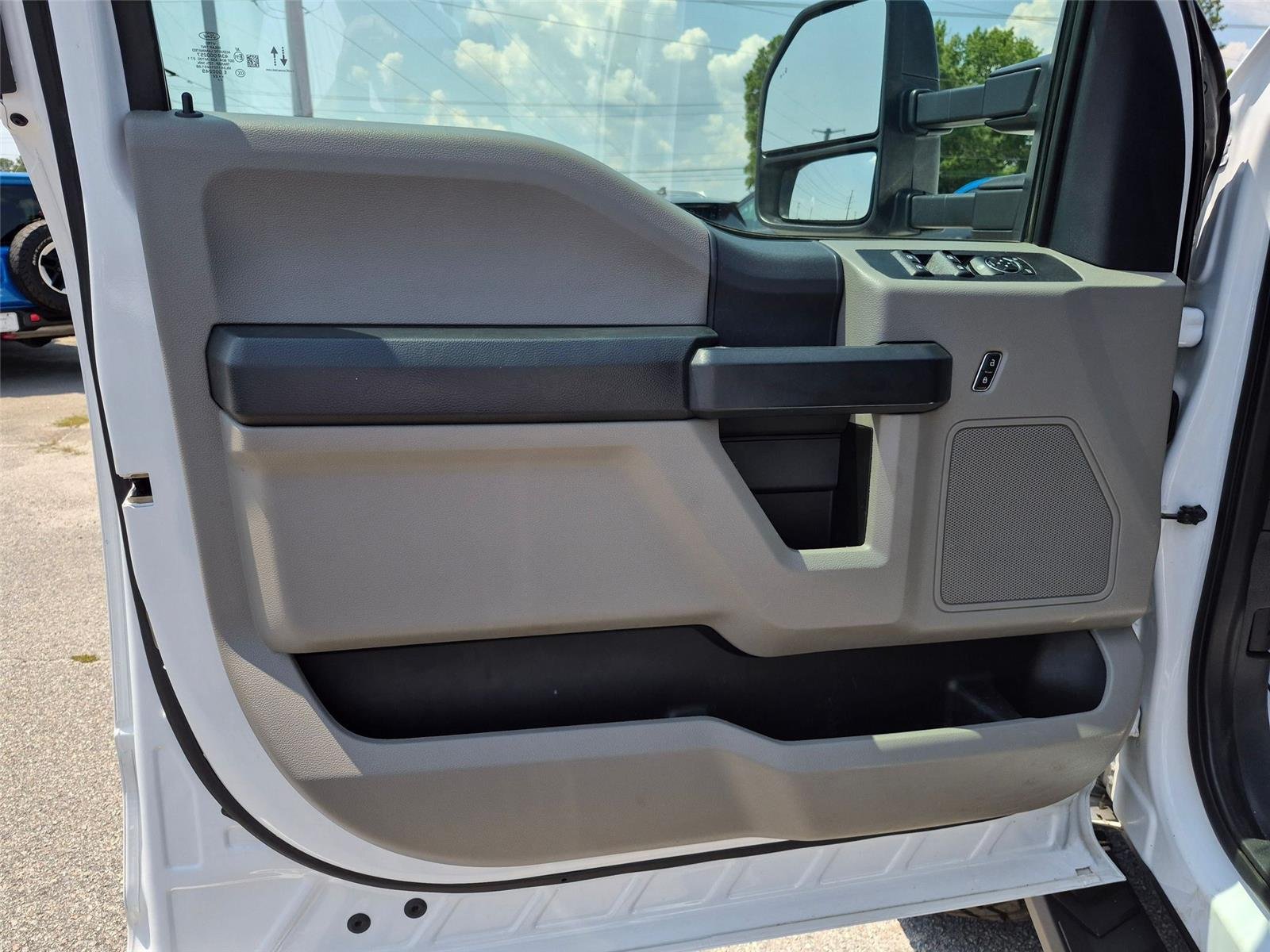 Used 2022 Oxford White Ford XL image 11