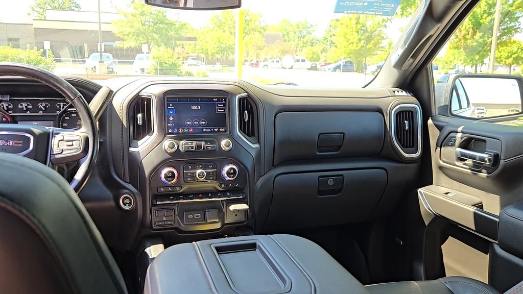 Used 2022 White GMC AT4 image 24