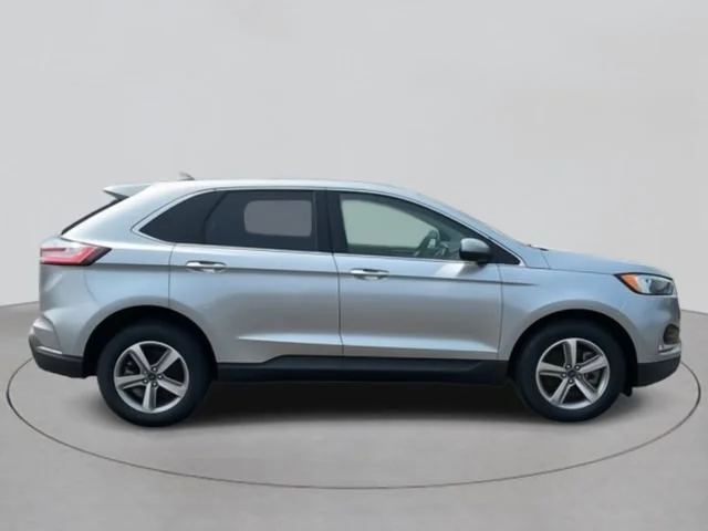 Used 2022 Silver Ford SEL image 5
