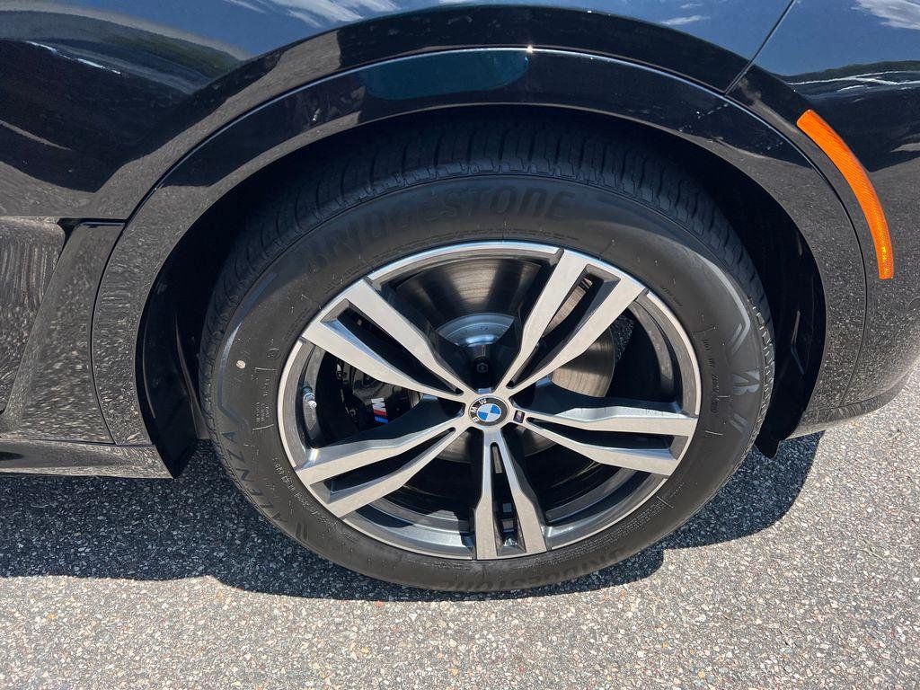 New 2027 Black Sapphire Metallic BMW xDrive40i image 2