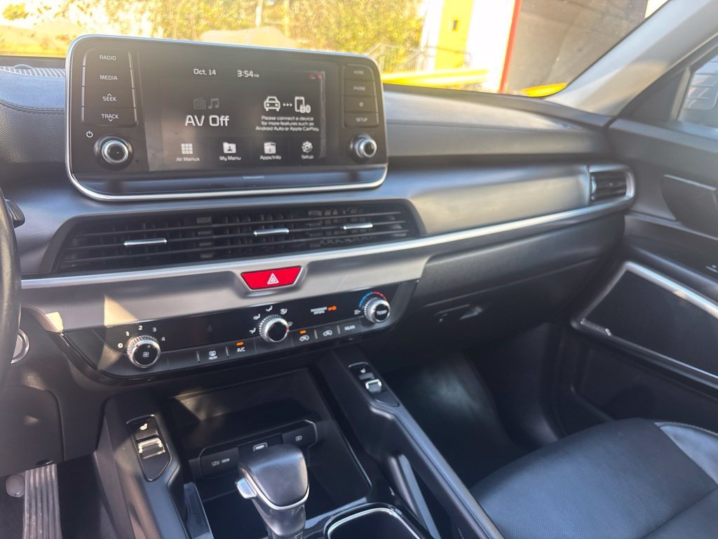Used 2020 Silver Kia S image 16