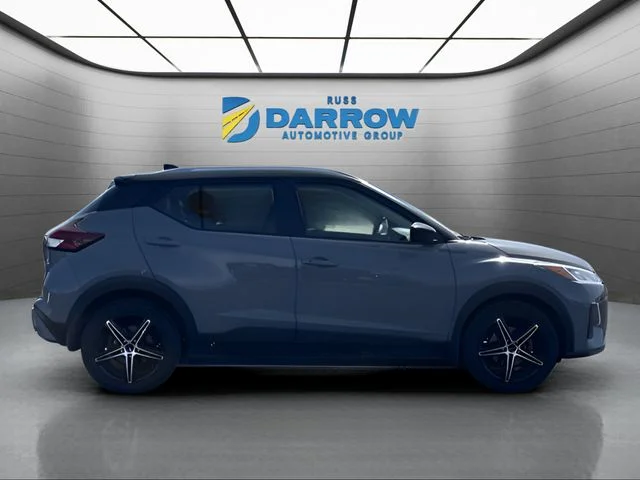Used 2023 Gray Nissan SV image 6