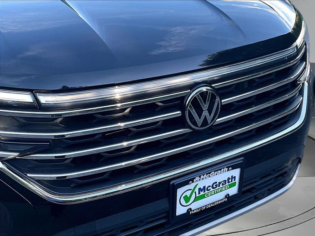 Used 2026 Black Volkswagen SE w/Technology image 32