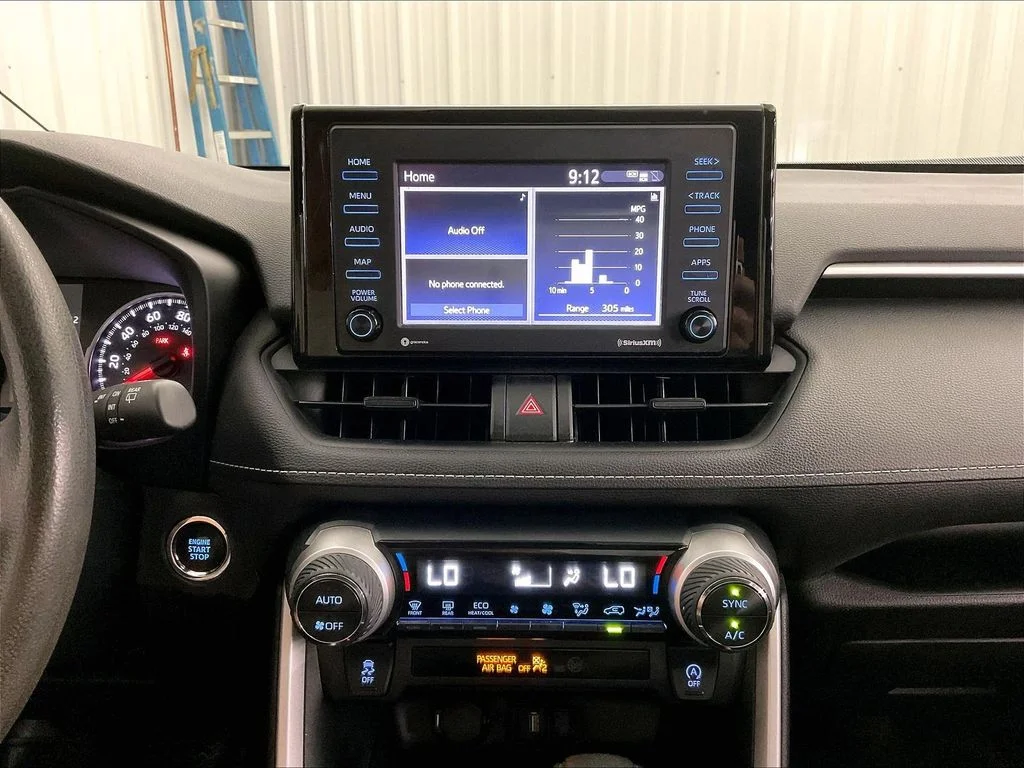 Used 2020 White Toyota XLE image 35