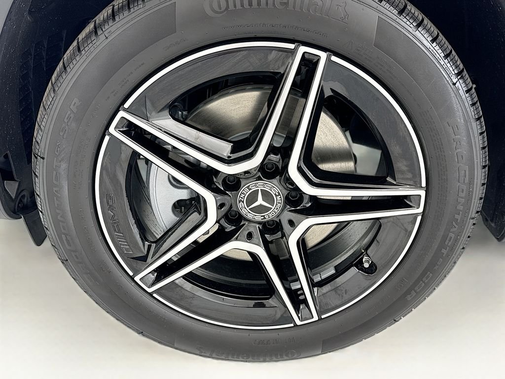 Used 2026 Polar White Mercedes-Benz GLB 250 image 28
