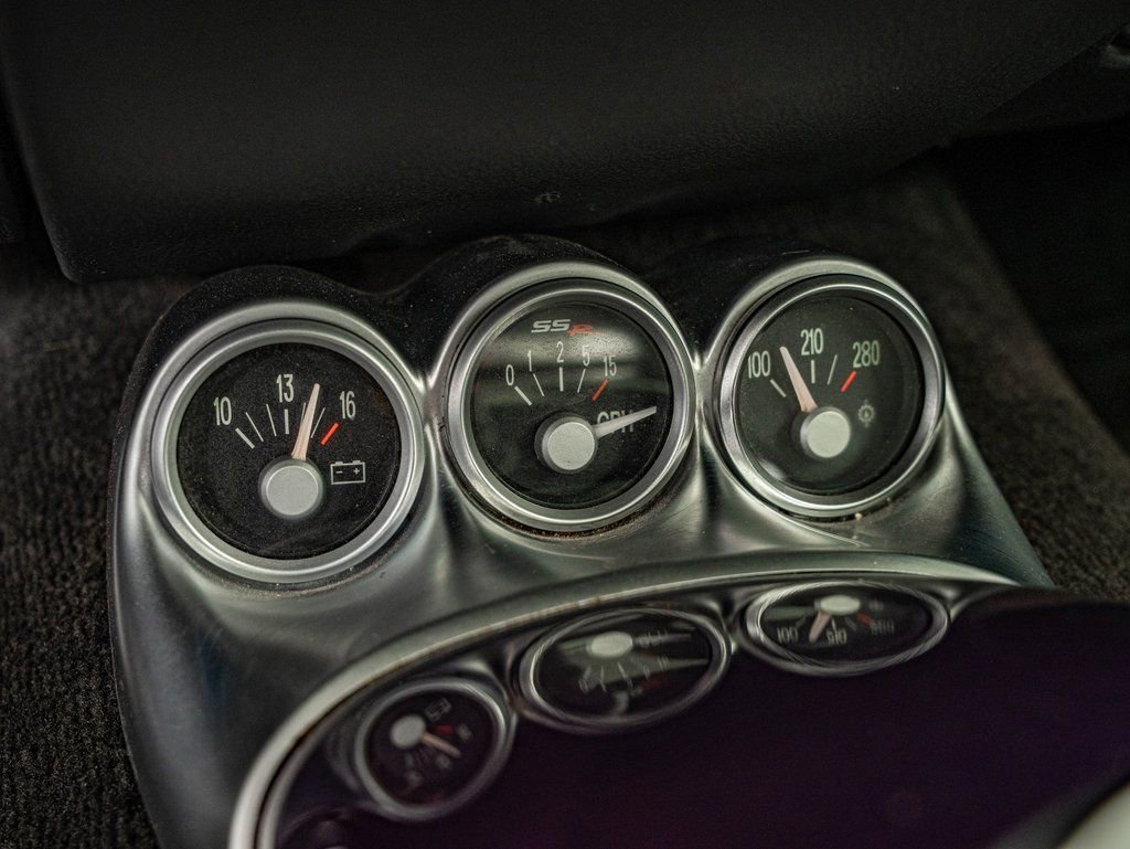 Used 2004 Ultra Violet Metallic Chevrolet  image 31