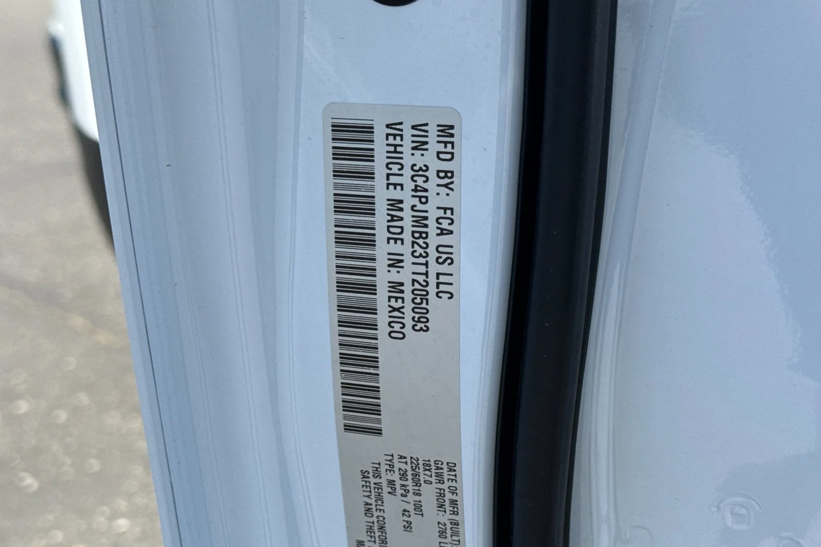 New 2026 Bright White Clear-Coat Exterior Paint Jeep Laredo image 28