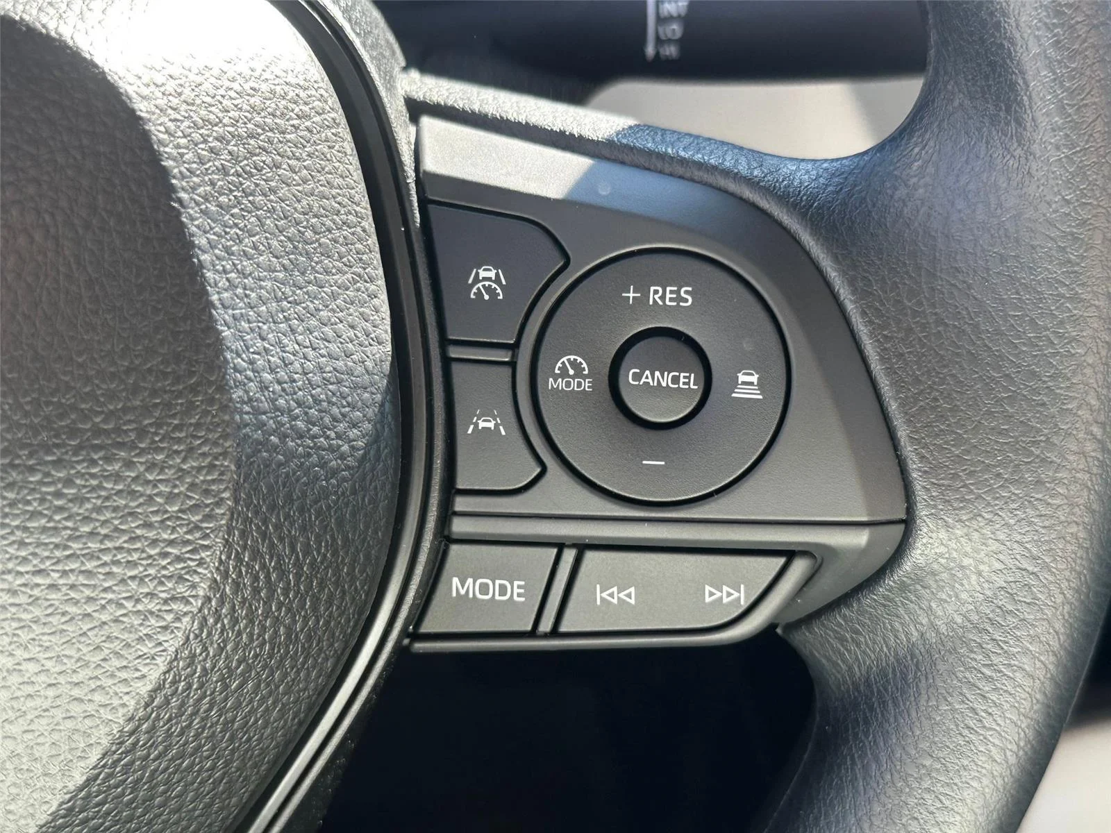 2025 Toyota Corolla LE - Photo 16