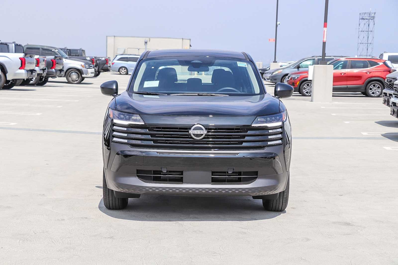 Nuevo 2026 Super Black Nissan S image 2