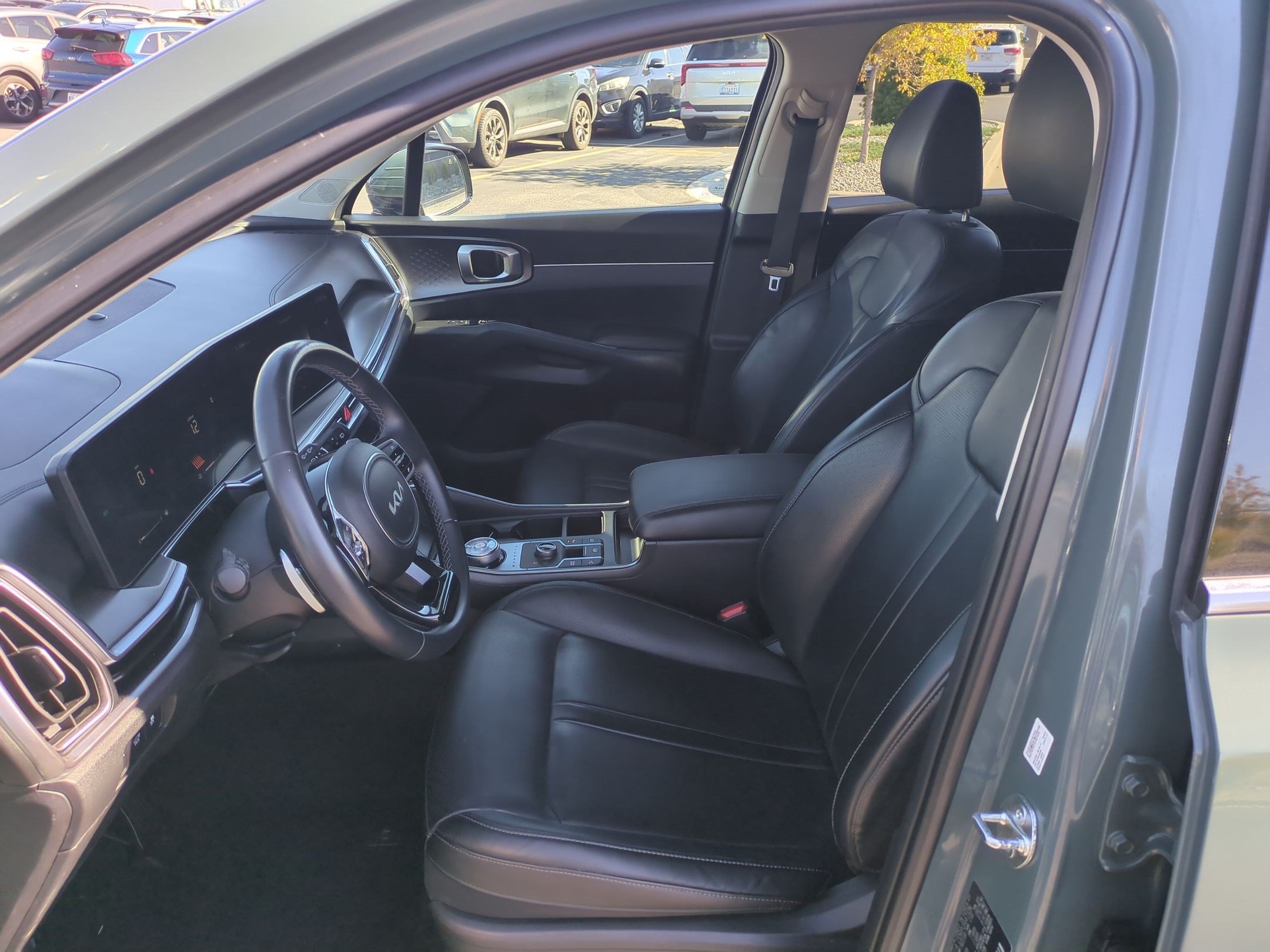 Used 2025 Cityscape Green Kia EX image 25