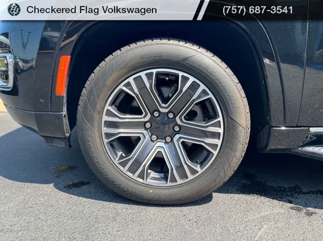 Used 2024 Diamond Black Crystal Pearlcoat Jeep Series II image 6