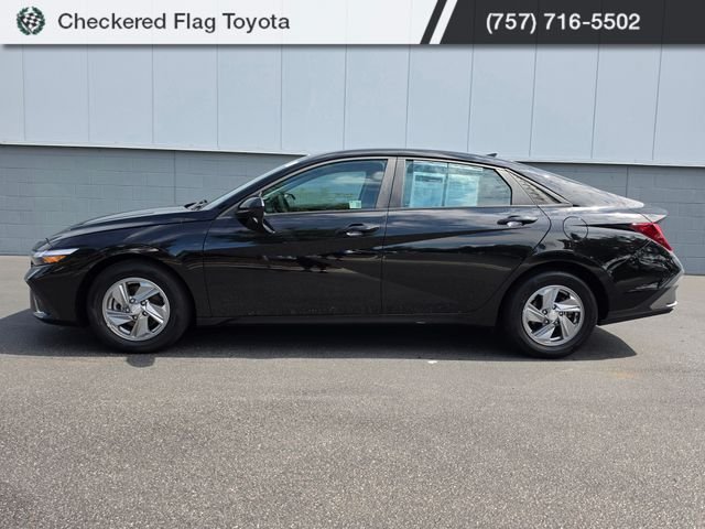 Used 2025 Abyss Black Hyundai SE image 2