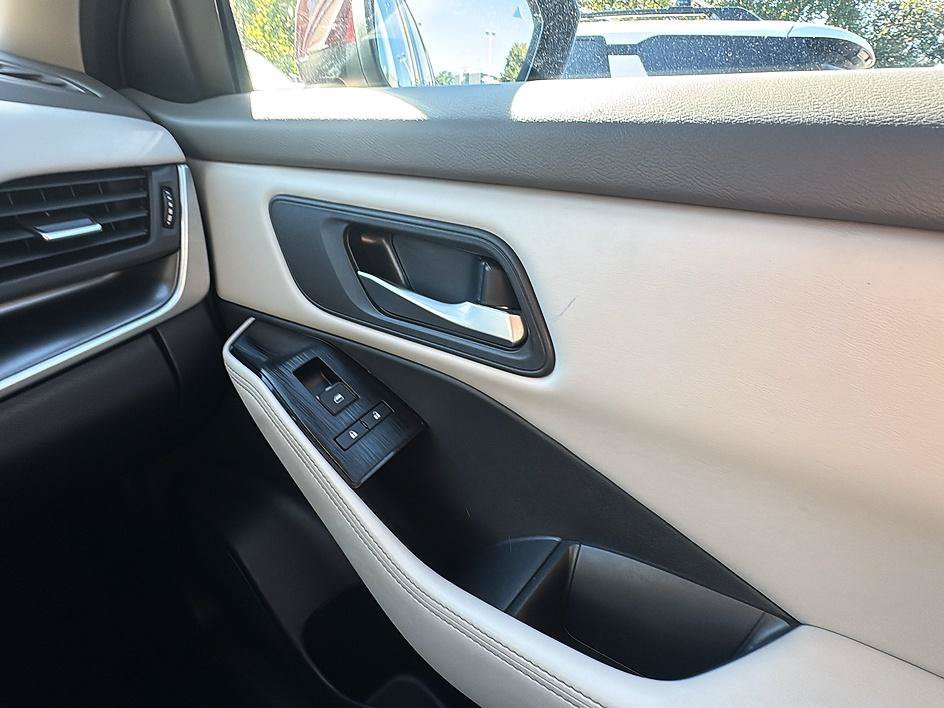 Used 2025 Scarlet Ember Tintcoat Nissan SV image 26