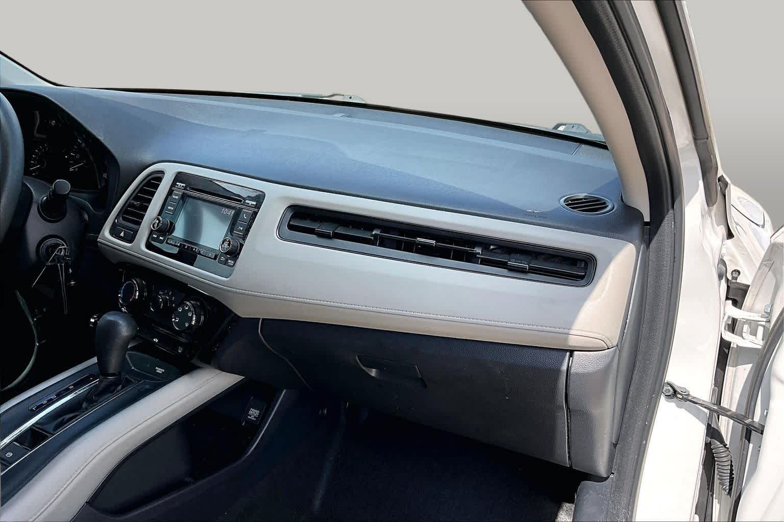 Used 2021 Platinum White Pearl Honda LX image 19
