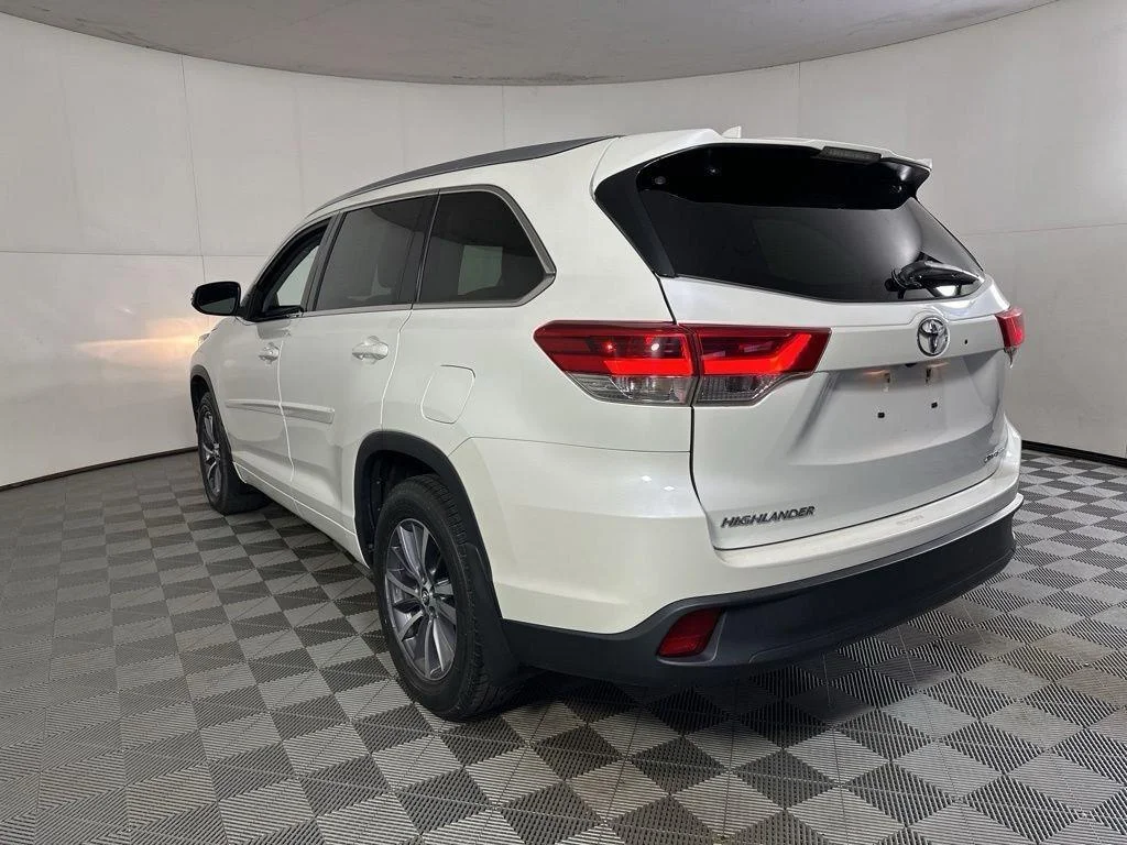 Used 2017 Blizzard Pearl Toyota XLE image 16