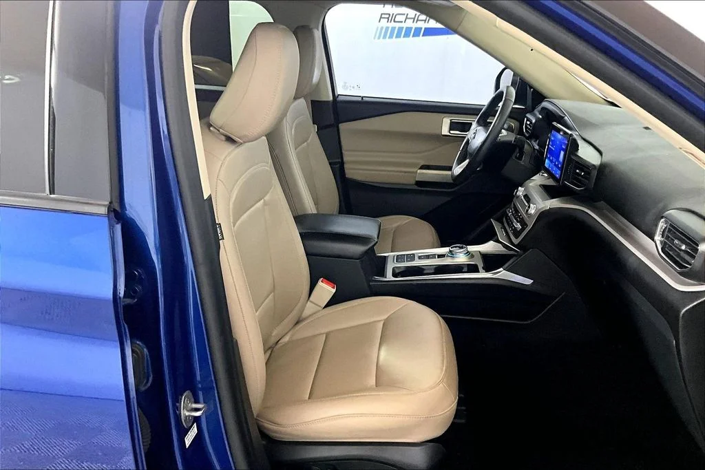 Certified Used 2023 Blue Metallic Ford XLT image 6