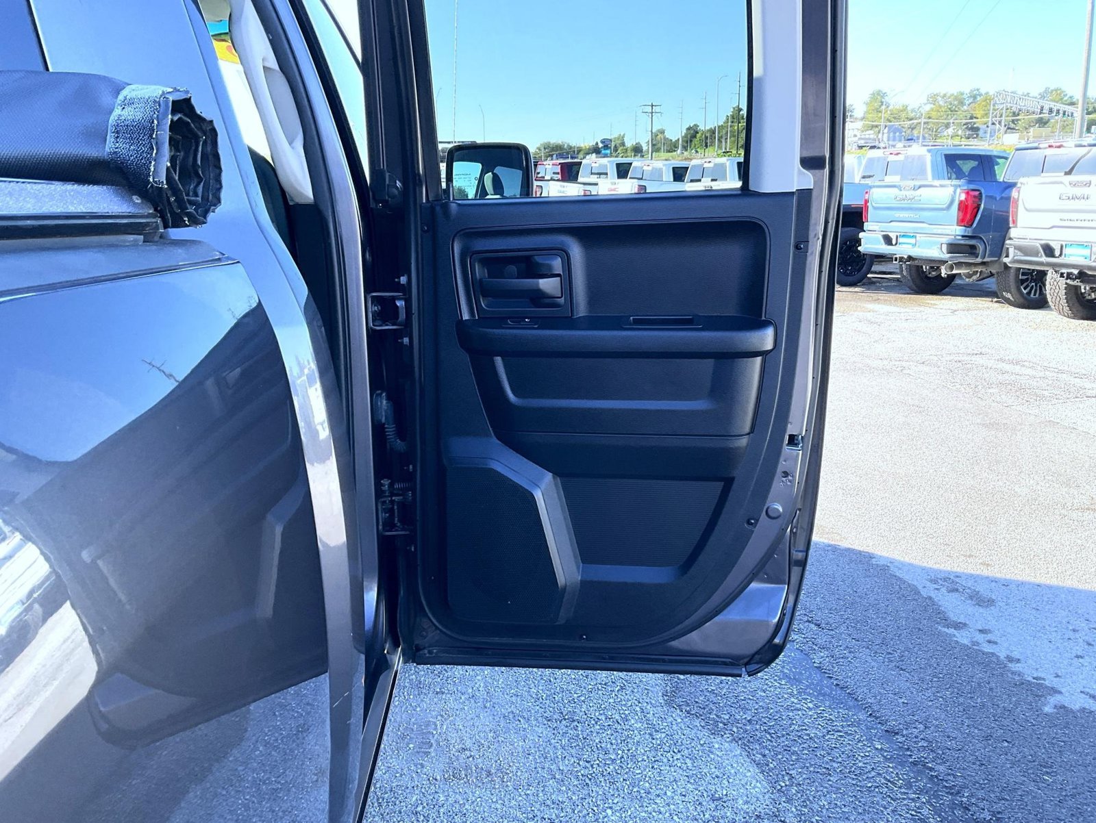 Used 2015 Gray Ram Express image 18