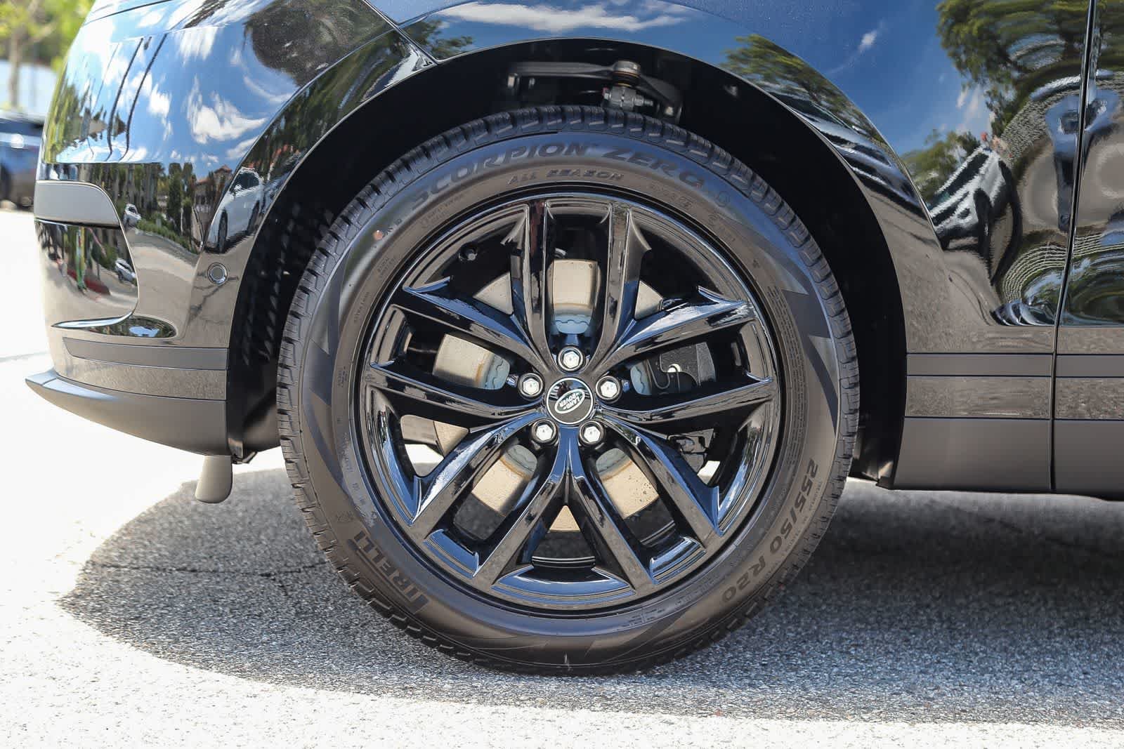 New 2026 Santorini Black Land Rover S image 9