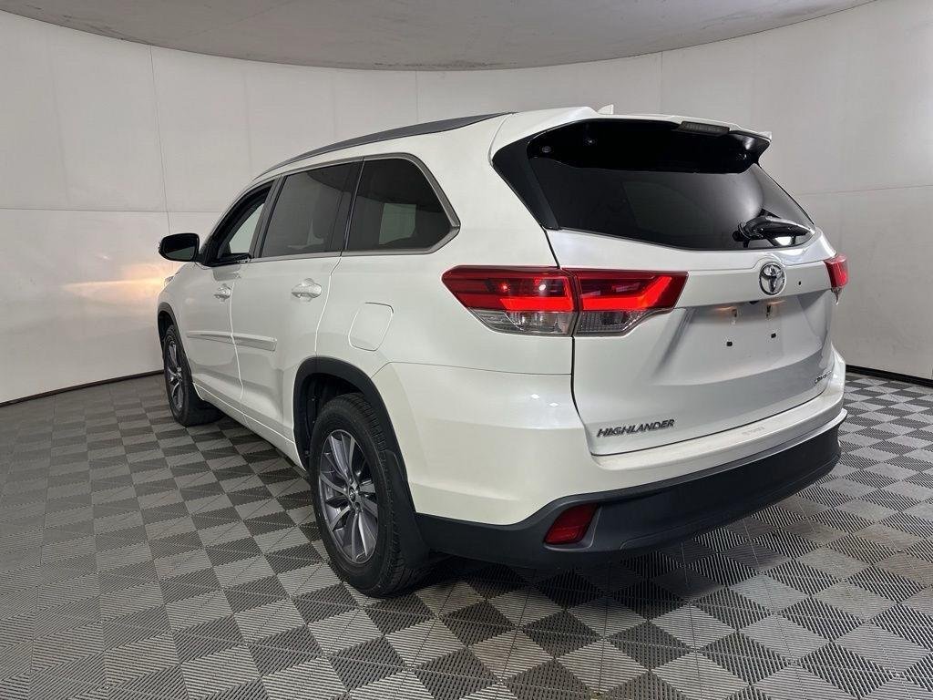 Used 2017 Blizzard Pearl Toyota XLE image 16