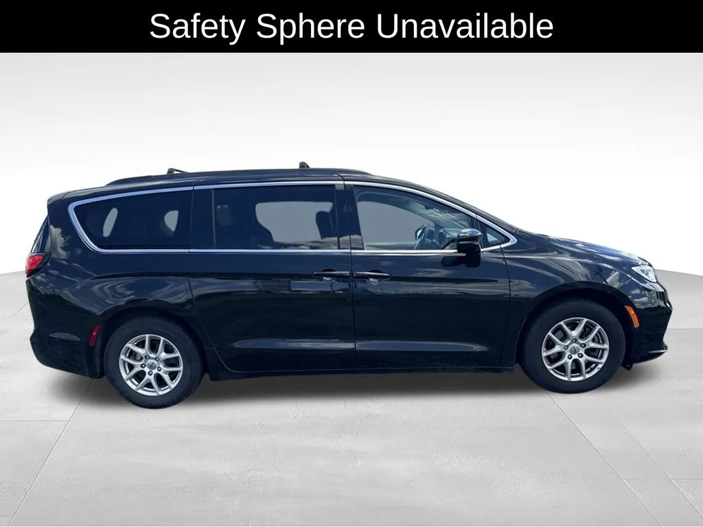 Used 2022 Black Chrysler Touring L image 2