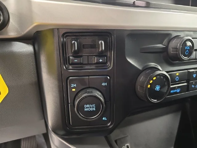 New 2027 Oxford White Ford F-350® XLT image 33